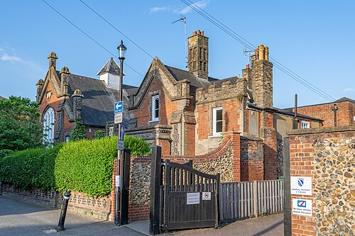 Guildhall Feoffment County Primary School And Masters House And Attached Walls And Gates, Bury St Edmunds